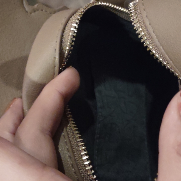 Baby Yoda Crossbody Bag - Picture 8 of 11